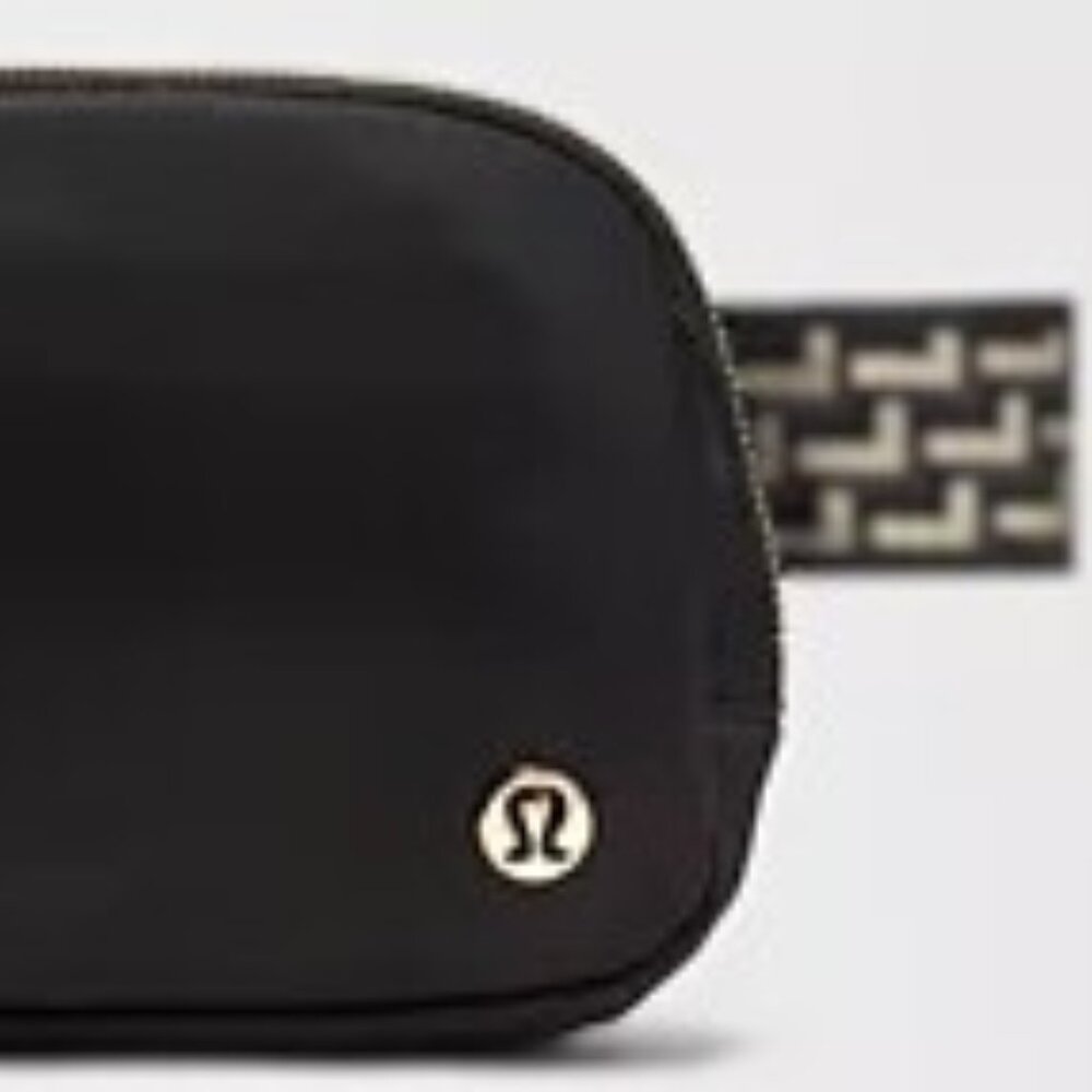 FINE AFendi-LIKE! LuLulemon Everywhere Belt Bag L Monogram Metallic 1L NEW